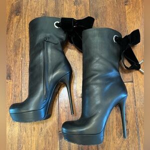 Alexander McQueen size 37 platform black leather boots with velvet ribbons